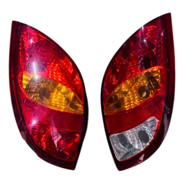 Par Lanternas Traseiras Chevrolet Celta 2001 A 2005 Detalhe