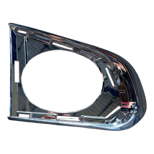 Moldura Do Milha Lado Direito Cromada Tracker 2014 À 2016